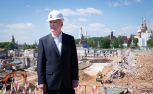 Мэр Москвы Сергей Собянин осмотрел строящийся парк "Зарядье"