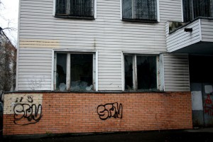 Дом в ЮАО с граффити