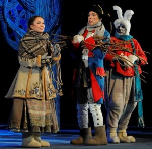 Во время спектакля «Двенадцать месяцев» в "Театриуме на Серпуховке"  вся труппа театра катается на коньках на льду.