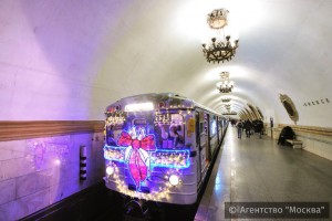 Новогодний поезд в московском метрополитене