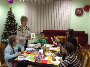 Юные жители района Братеево на мастер-классе в библиотеке на Ключевой