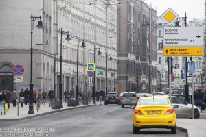 Единые стандарты работы такси в Москве снизили среднюю цену поездки