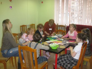 Юные жители Братеева на мероприятии в библиотеке на Ключевой