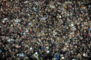 Жители Москвы во время массового мероприятия