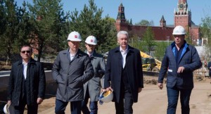 Мэр Москвы Сергей Собянин проверил ход строительства парка "Зарядье"