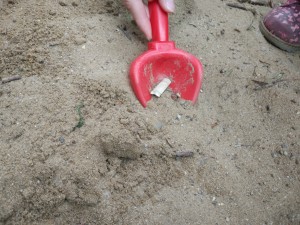 Некачественный песок в песочнице