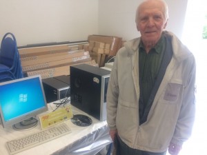 Пенсионер Лев Кладов получил в дар новый компьютер