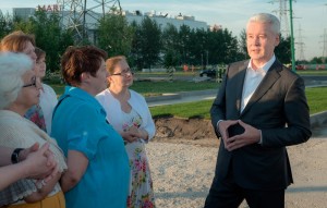 Мэр Москвы осмотрел благоустройство парка 