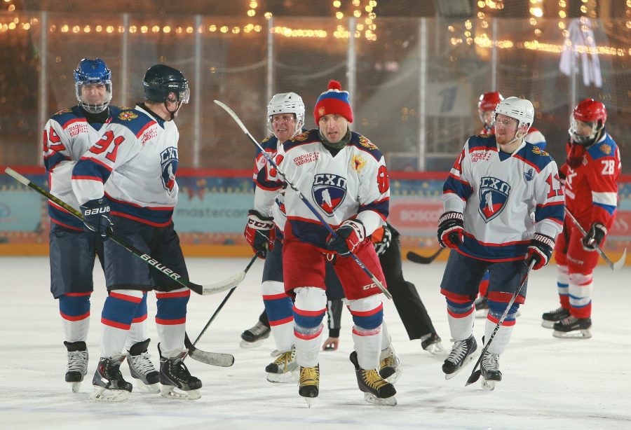Представители Центра досуга «Садовники» пригласили жителей Братеева в хоккейную команду