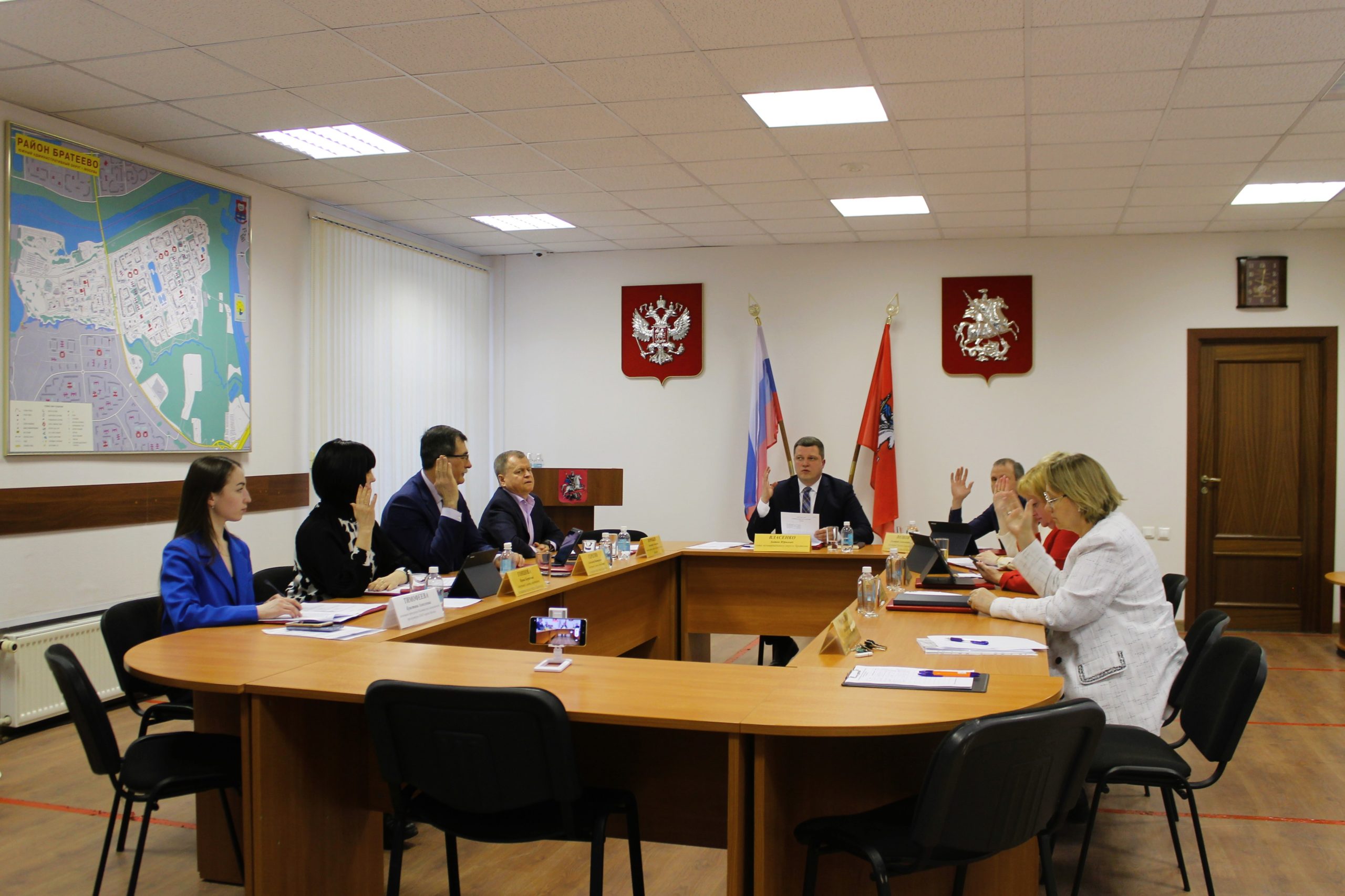Представители местной власти встретились на очередном заседании Совета депутатов МО Братеево. Фото: Анастасия Алешина