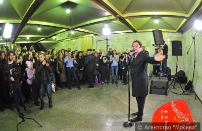 В одном из переходов московского метро появилась концертная площадка