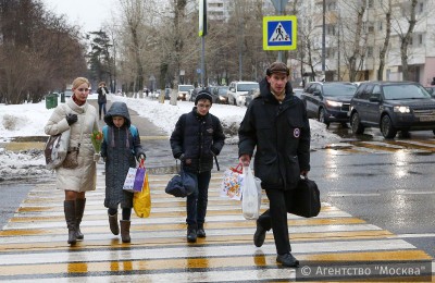 Москвичи, находящиеся в трудной жизненной ситуации, могут оставить своих детей в социальных центрах на несколько часов