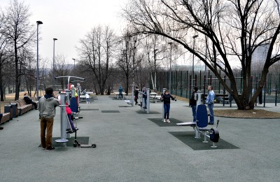 Спортивная площадка в парке Садовники