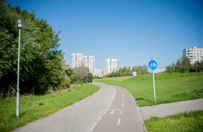Велодорожка в парке в пойме реки Городни