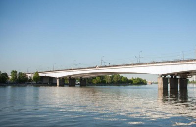 Мост через реку в ЮАО