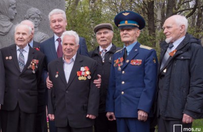 Мэр Москвы Сергей Собянин с ветеранами ВОВ