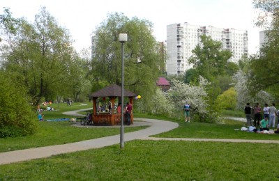 Беседка в парке Борисовские пруды