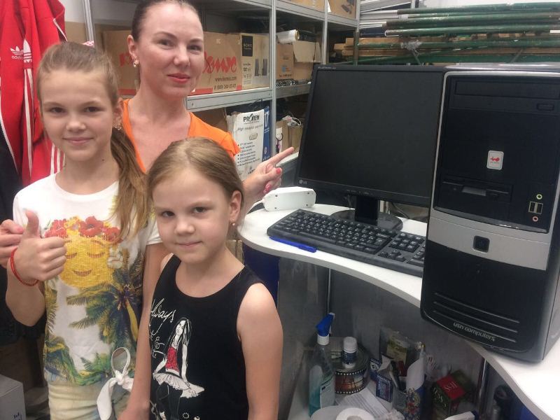 Многодетная семья получила компьютер по благотворительной акции