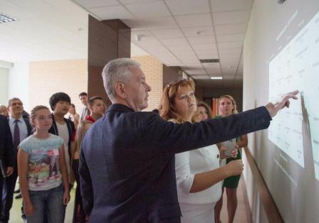 Мэр Москвы открыл школу в Куркино