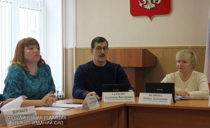Депутаты внесли изменения в состав комиссий муниципального округа