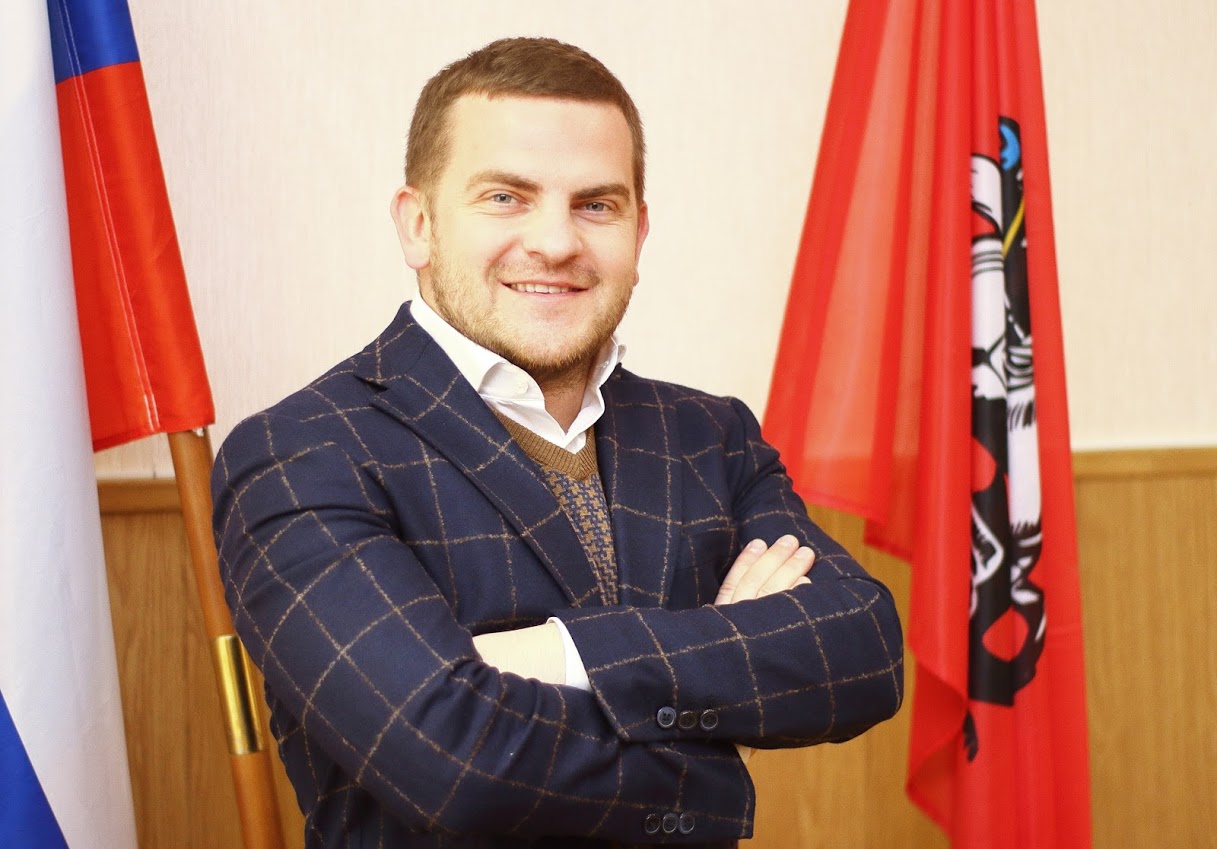 Депутат муниципального округа Братеево Дмитрий Шульгин.