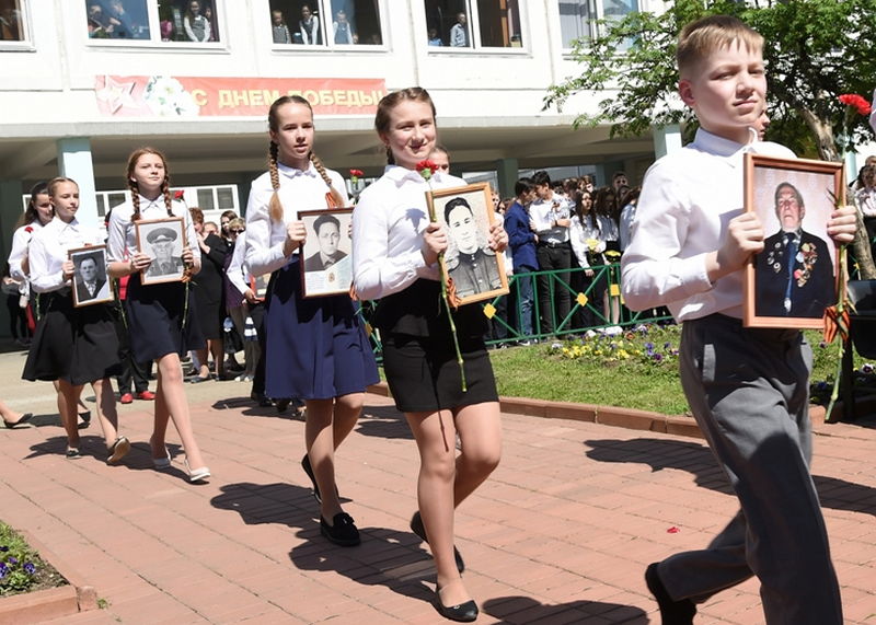 Уроки мужества, концерты и митинги: как встретили День Победы в школах Братеева