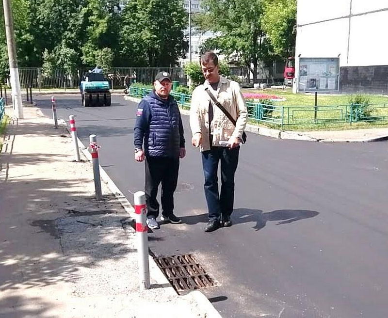 Депутат Александр Серегин помог жителям дома на Алма-Атинской отремонтировать ливневку