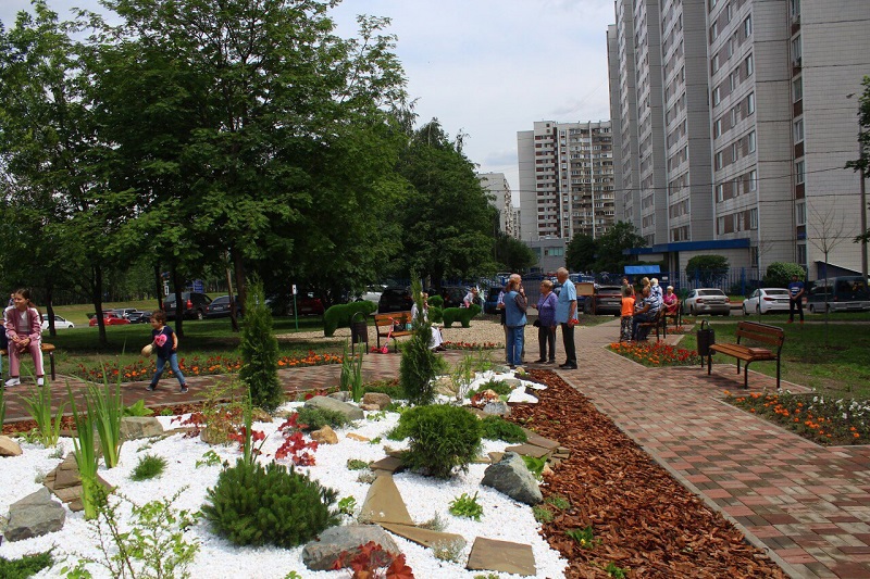 Открой двор. Сквер у Братеево. Благоустройство пруда в Братеево. Благоустройство в районе Братеево. Братеево двор 27.