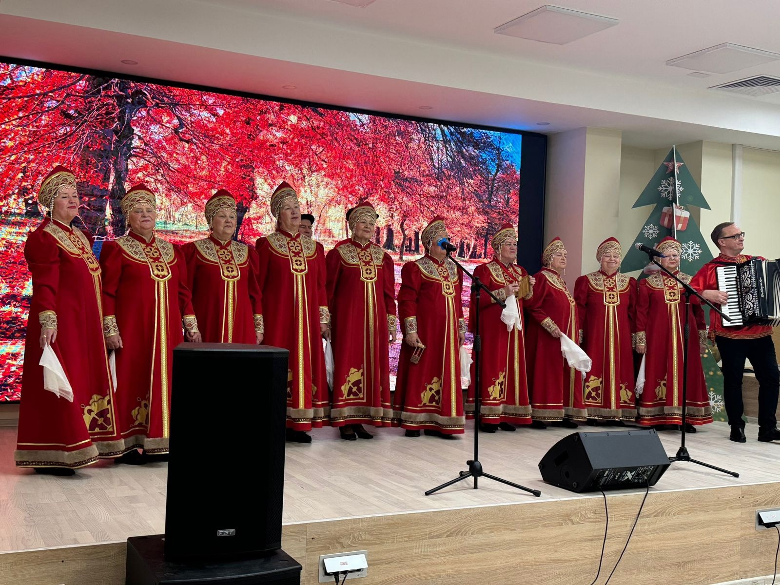 Концерт ко Дню матери организовали в ДСЦ «Мир молодых». Фото: официальная страница ДСЦ «Мир молодых» в социальных сетях