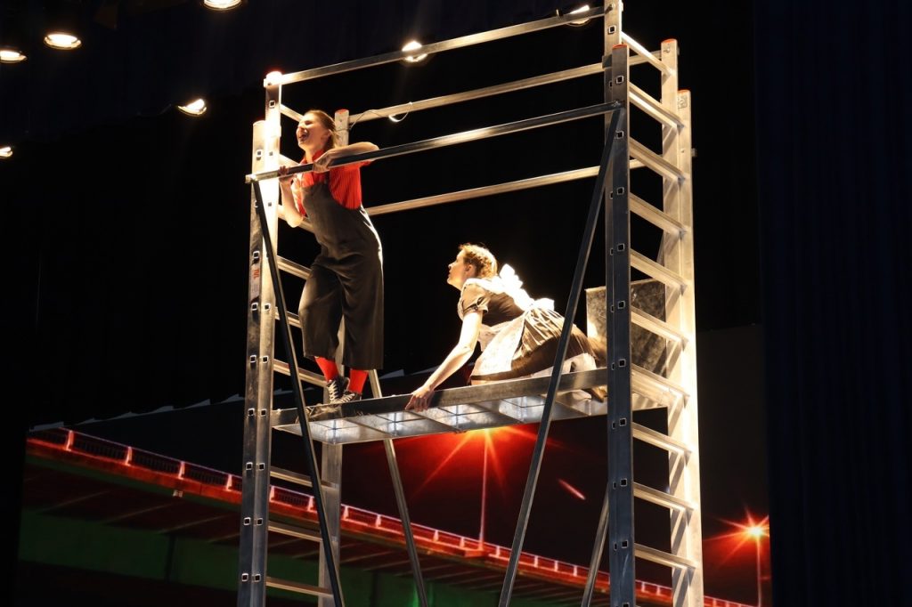 Молодежная палата района посетила спектакль про любовь. Фото: страница Молодежной палаты Братеева в социальных сетях