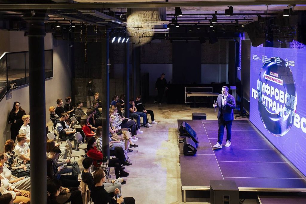 Молодых москвичей бесплатно обучат программированию и дизайну. Фото: пресс-служба Комитета общественных связей и молодежной политики города Москвы