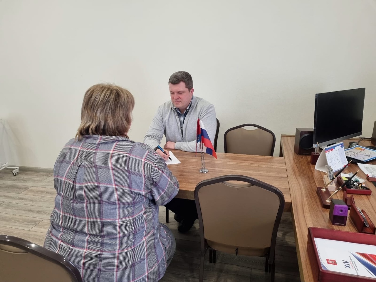Антон Власенко провел личный прием граждан. Фото: страница Антона Власенко в социальных сетях