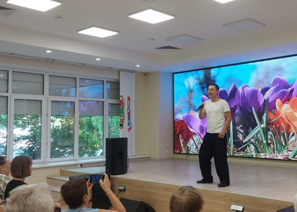 Праздничная программа прошла в ДСЦ «Мир молодых». Фото: официальная страница учреждения в социальных сетях