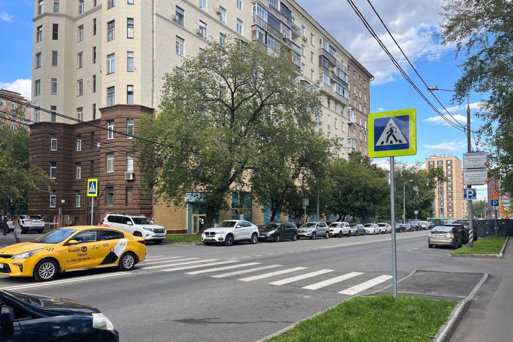 Благодаря предложению, создали безопасные и удобные пешеходные переходы на Старомарьинском шоссе, а также на Староалексеевской и Филаретовской улицах. Фото: пресс-служба Департамента транспорта и развития дорожно-транспортной инфраструктуры