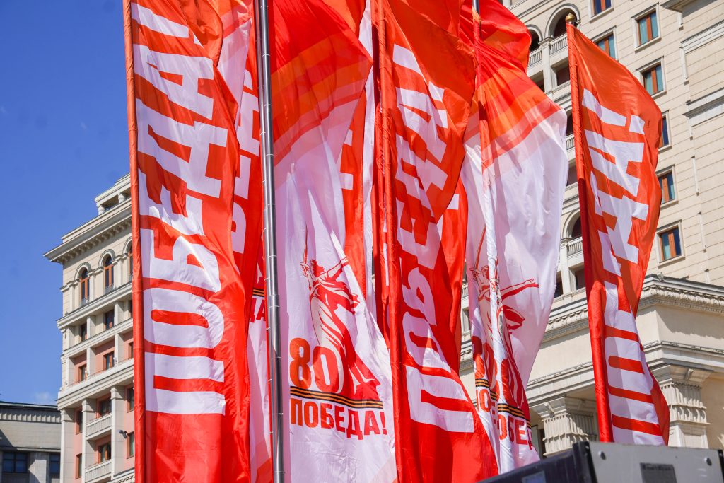 Сотрудники ДСЦ «Мир молодых» провели концерт ко Дню Победы. Фото: Ксения Догонашева, «Вечерняя Москва»