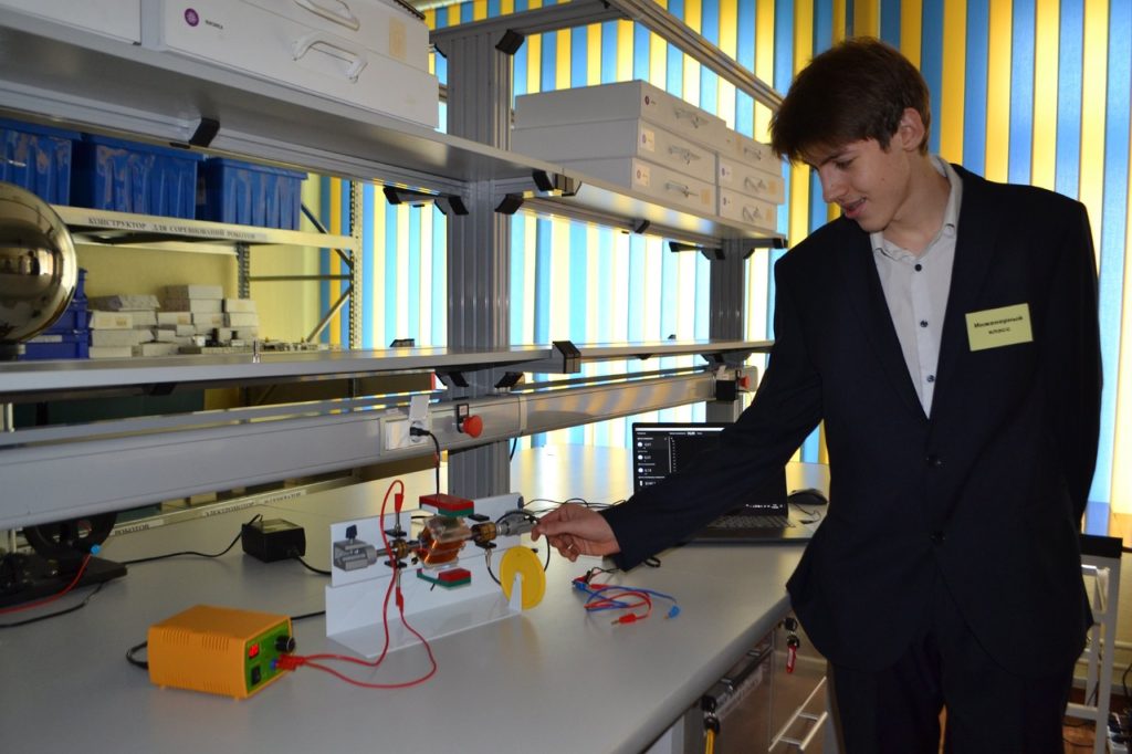 Профессиональная ориентация для девятиклассников, или День открытых дверей провели в школе №1034. Фото: страница школы №1034 в социальных сетях