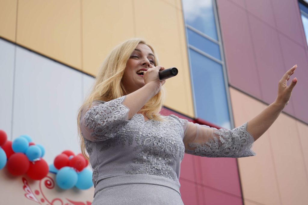 Концерт «Летнее настроение» организовали сотрудники ЦДКиС «Юг столицы» в районе Братеево. Фото: Анна Быкова, «Вечерняя Москва»