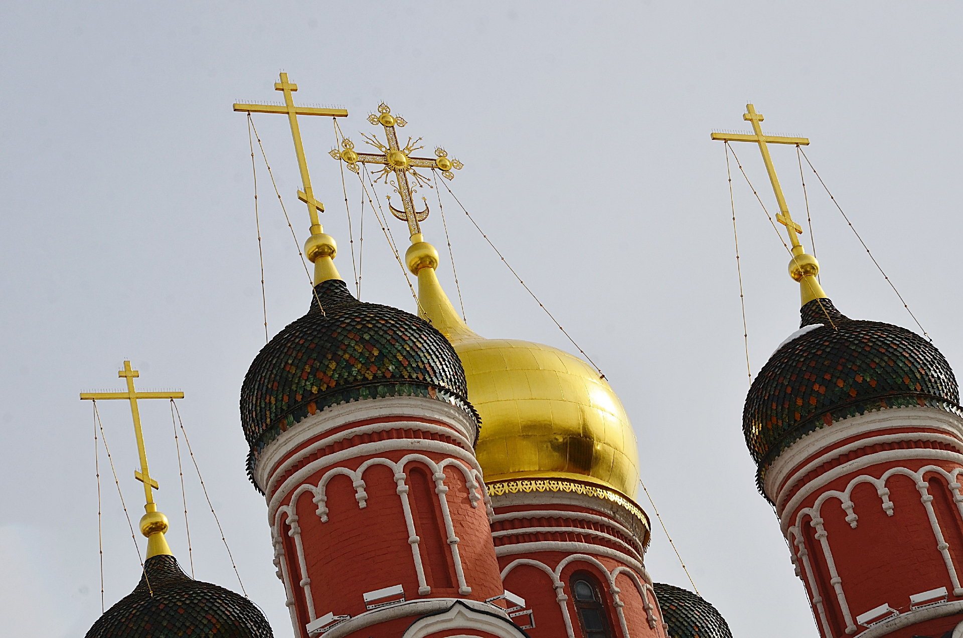 Молодежная палата района Братеево приняла участие в открытии выставки о новых храмах ЮАО. Фото: Анна Быкова, «Вечерняя Москва»