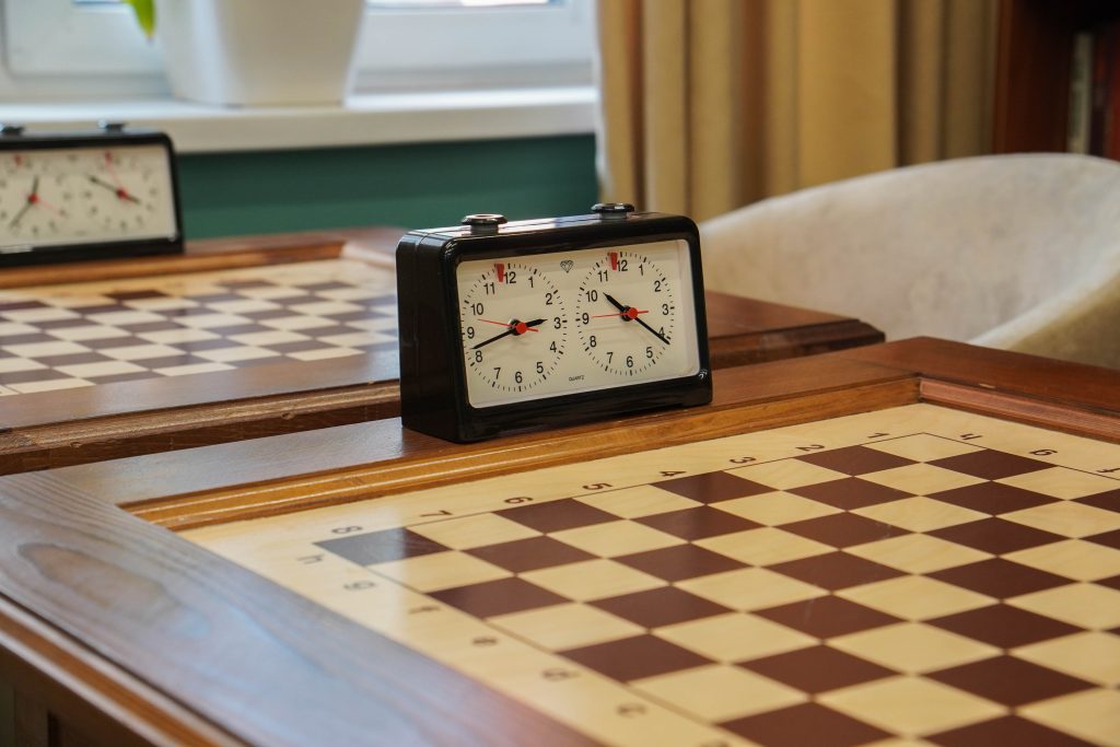 Лидером турнира «Герои шахматной доски: Москва» на улице Ключевая стал Руслан Раушенбергер. Фото: Ксения Догонашева, «Вечерняя Москва»