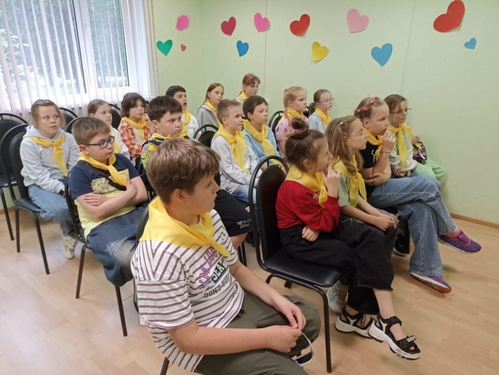 Школа №1034 совместно с библиотекой №150 организовала для детей образовательное мероприятие. Фото: официальная страница школы в социальных сетях