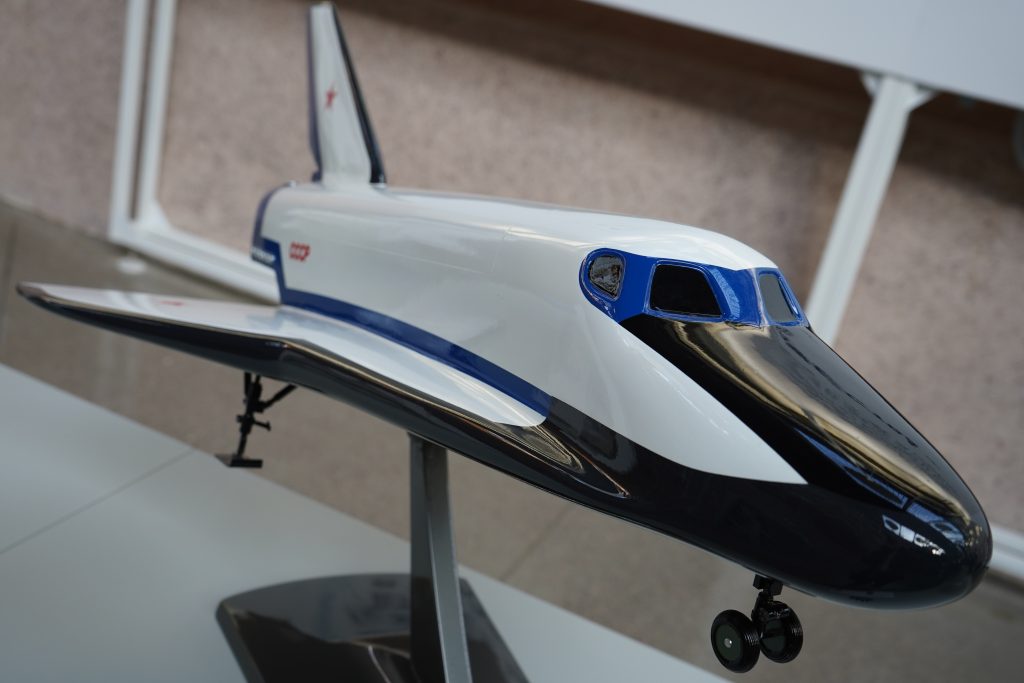 Представители управы района Братеево пригласили жителей на Чемпионат России по авиамодельному спорту в Чертаново. Фото: Анна Быкова, «Вечерняя Москва»