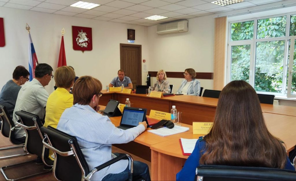Глава МО Братеево провел заседание Совета депутатов. Фото: Telegram-канал Антона Власенко