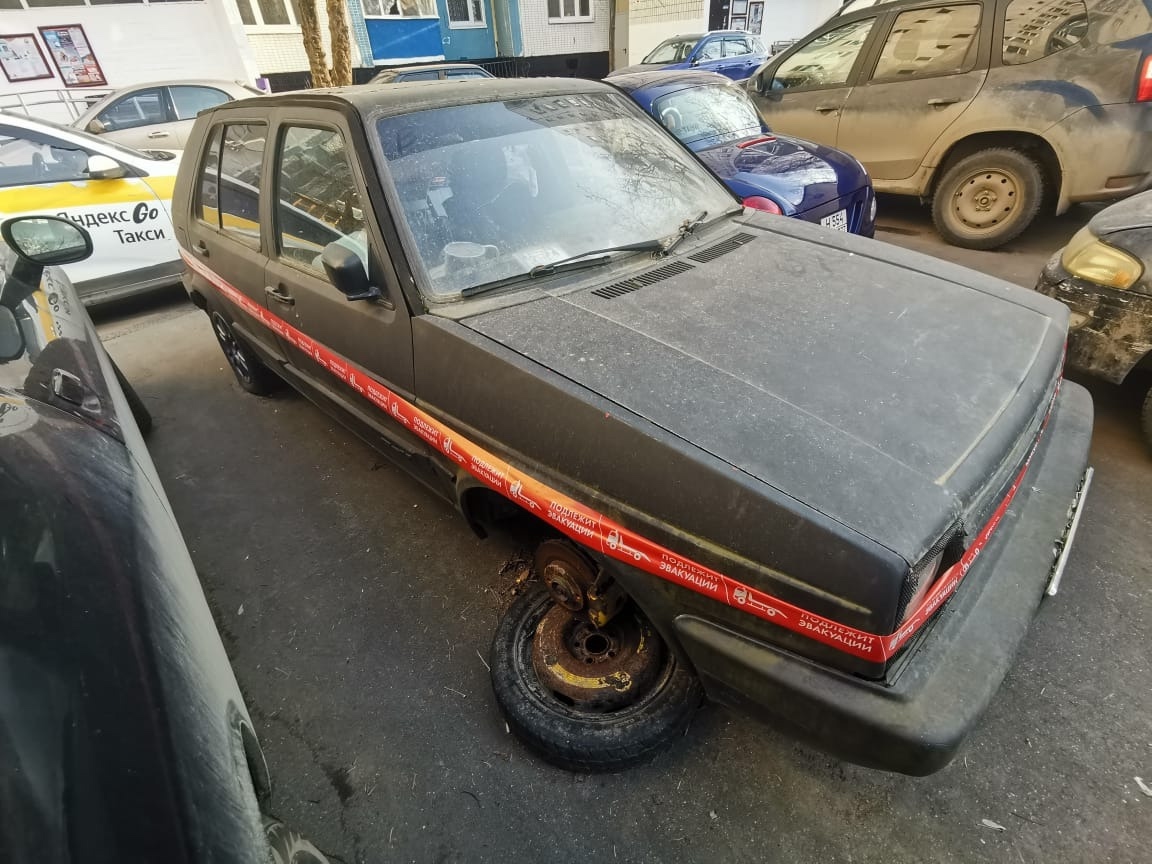 Сотрудники управы района Братеево рассказали о работе с брошенными автомобилями. Фото: страница управы района Братеево в социальных сетях