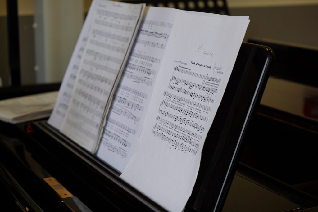 Специалисты «Лета в Москве» организуют концерт в Братееве. Фото: Анна Быкова, «Вечерняя Москва»