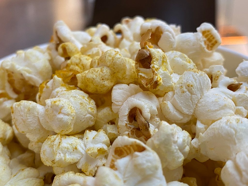 Сотруднии СЦ «Планета Семьи» пригласили жителей Братеева на кинолекторий. Фото: Анна Быкова, «Вечерняя Москва»