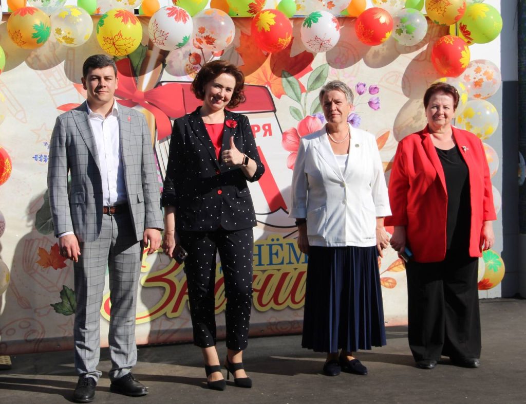 Ольга Белоусова пожелала ученикам успехов и достижений в новом учебном году. Фото: Telegram-канал Ольги Белоусовой