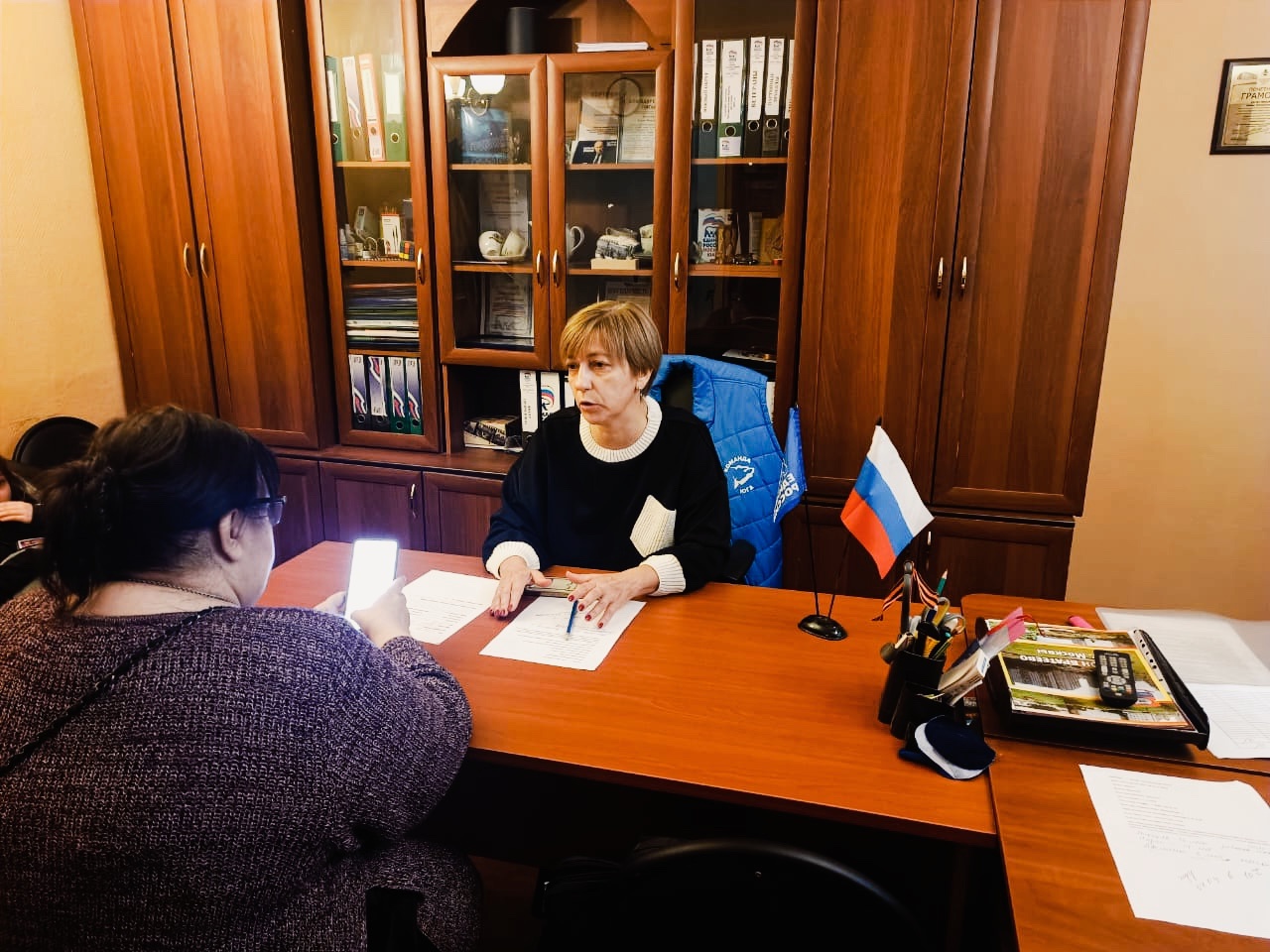Ирина Гонцова провела личный прием для жителей района. Фото: страница Ирины Гонцовой в социальных сетях