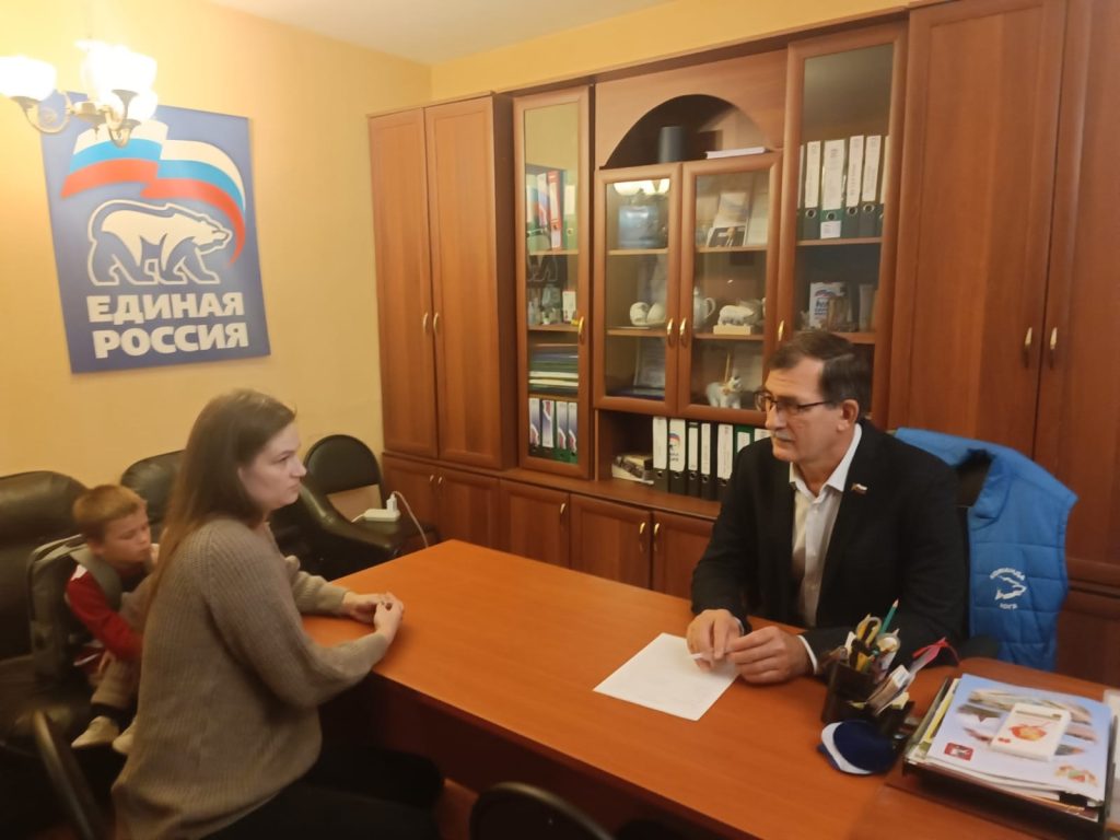 Александр Серегин провел приемов граждан по вопросам правовой поддержки. Фото: страница Александра Серегина в социальных сетях