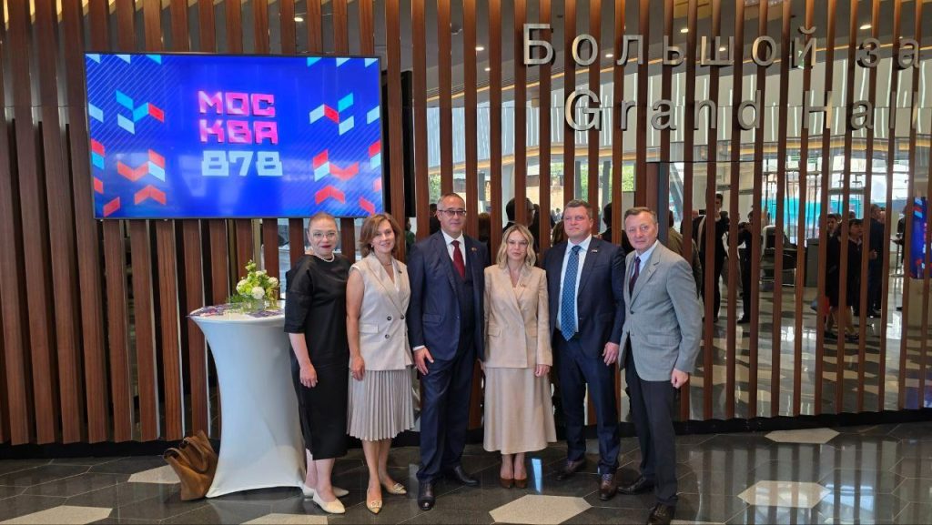 Глава МО Братеево посетил торжественный концерт. Фото: Telegram-канал Антона Власенко