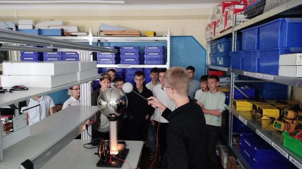 Елена Уколова поделилась информацией об инженерных классах. Фото: страница учреждения в социальных сетях